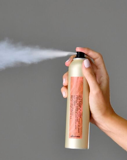 Top 3 Dry Shampoo Spray for Oily Hair in the UAE: Quick Fixes That Actually Work